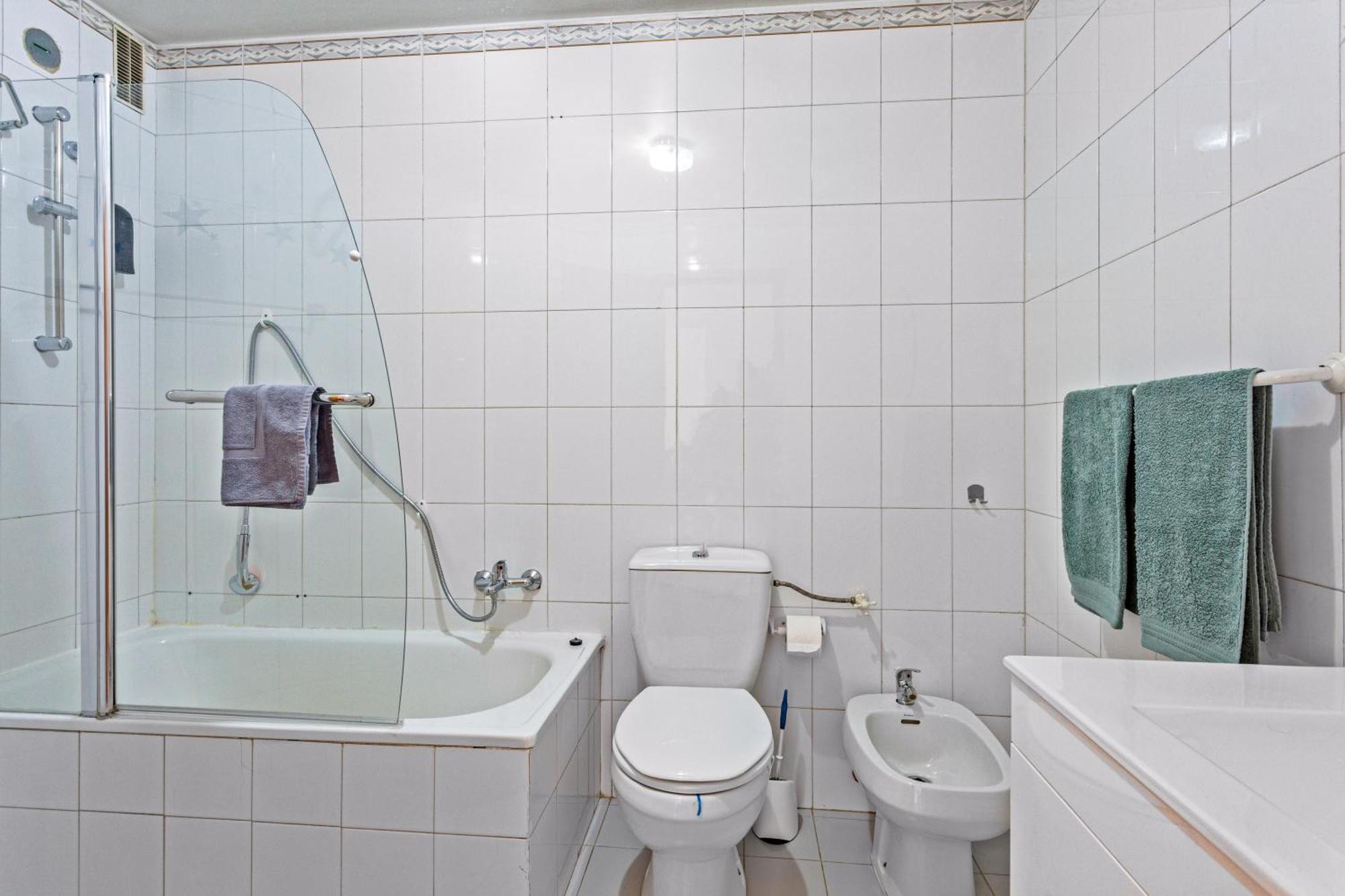 Remarkable 1 Bed Apartment in Costa da Caparica Esterno foto