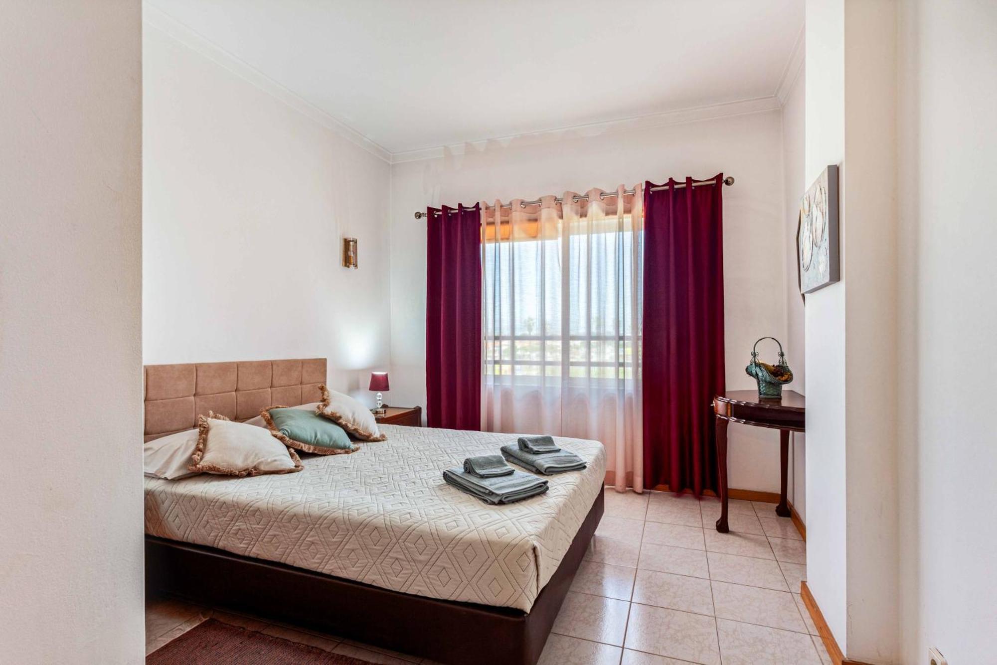 Remarkable 1 Bed Apartment in Costa da Caparica Esterno foto