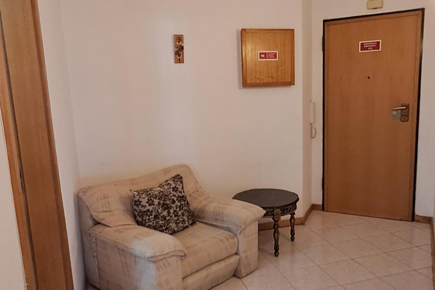 Remarkable 1 Bed Apartment in Costa da Caparica Esterno foto