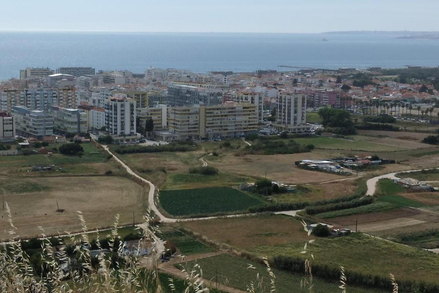 Remarkable 1 Bed Apartment in Costa da Caparica Esterno foto